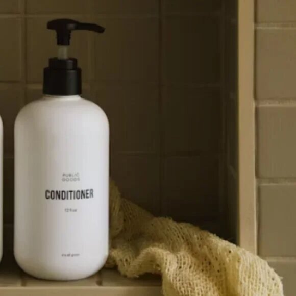 New Public Goods sulfate-free hydrating plant-based essential oil conditioner - Picture 3 of 9